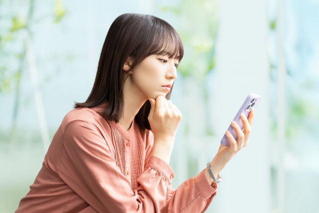 トラブルに悩む女性